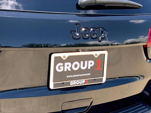 Used 2022 Jeep Grand Cherokee Laredo X RWD image 30