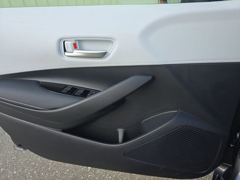 Used 2025 Toyota Corolla SE image 33
