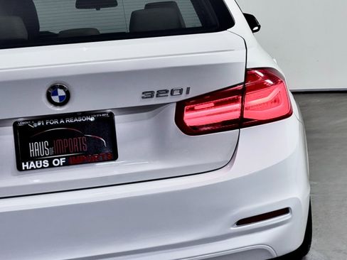Used 2018 BMW 320i 320i Sedan image 14