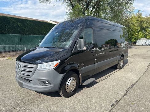 Used 2021 Mercedes-Benz Sprinter 3500 image 1