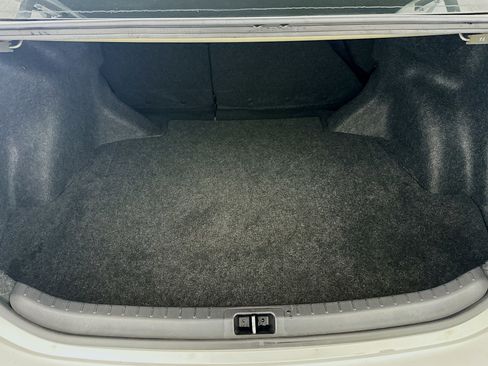 Used 2018 Toyota Corolla LE FWD image 30