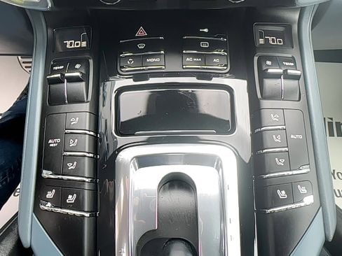 Used 2011 Porsche Cayenne S image 11