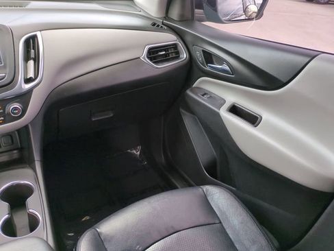 Used 2021 Chevrolet Equinox LS image 18