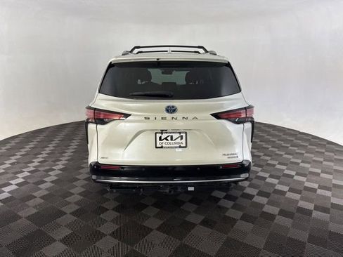 Used 2021 Toyota Sienna Platinum AWD/4WD image 8
