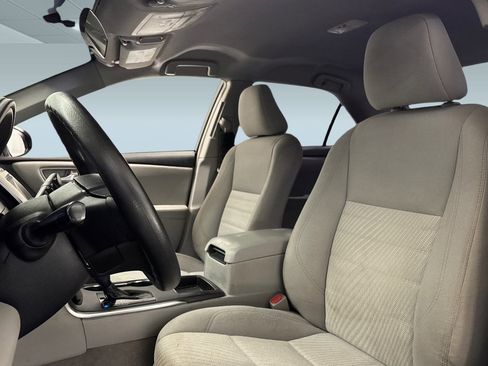 Used 2016 Toyota Camry LE image 21