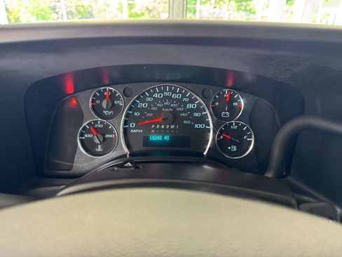 Used 2024 Chevrolet Express 2500 w/ Driver Convenience Package RWD image 17