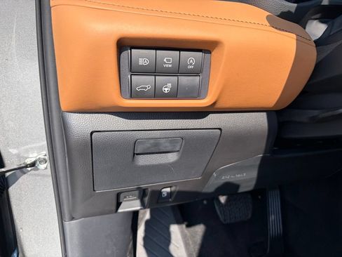 Used 2026 Toyota Highlander Platinum AWD/4WD image 28