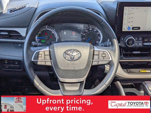 Used 2023 Toyota Highlander Bronze Edition image 16