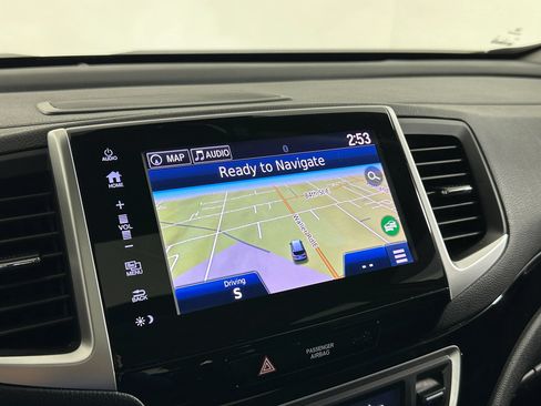 Used 2017 Honda Pilot Touring image 42