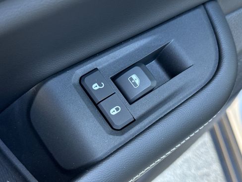 New 2025 Jeep Grand Cherokee Altitude image 30