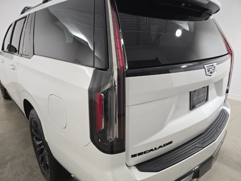 Used 2023 Cadillac Escalade ESV Sport Platinum w/ LPO, ONYX Package AWD/4WD image 24
