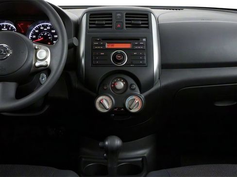 Used 2013 Nissan Versa SV FWD image 8