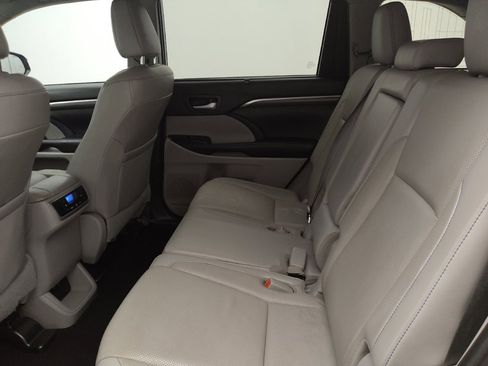 Used 2019 Toyota Highlander Limited image 18