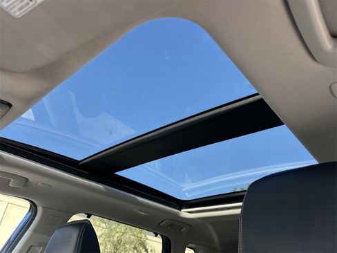 Certified 2022 Nissan Rogue SL w/ SL Premium Package image 12