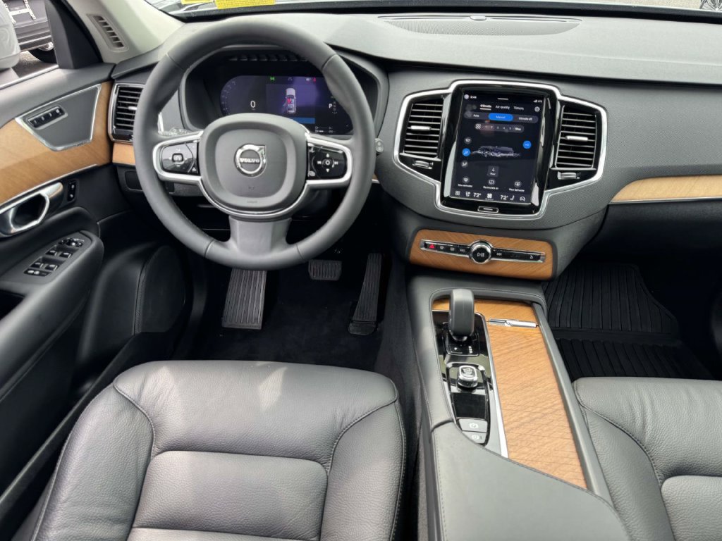 Certified 2025 Volvo XC90 T8 Plus w/ Protection Package Premier AWD/4WD image 11