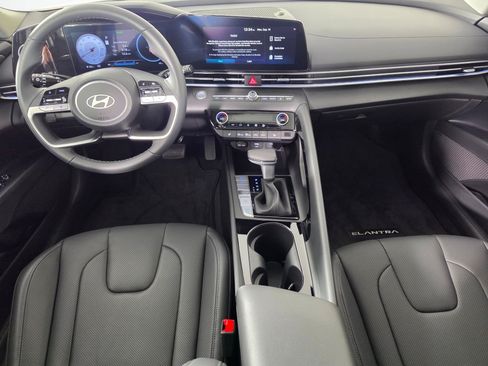 Used 2026 Hyundai Elantra Limited FWD image 13
