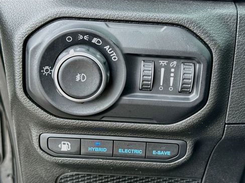 Used 2022 Jeep Wrangler Unlimited Sahara w/ Cold Weather Group AWD/4WD image 36