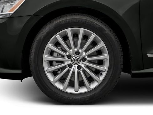 Used 2018 Volkswagen Passat 2.0T SE FWD image 11