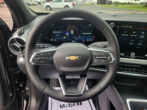 New 2026 Chevrolet Equinox LT w/ Convenience Package II FWD image 9