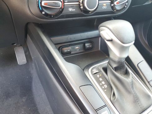 Certified 2025 Kia Soul LX w/ LX Technology Package FWD image 19