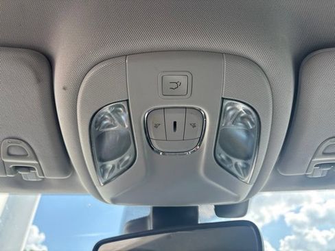 Used 2018 Jeep Compass Latitude w/ Popular Equipment Group AWD/4WD image 15