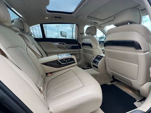 Used 2016 BMW 740i image 33