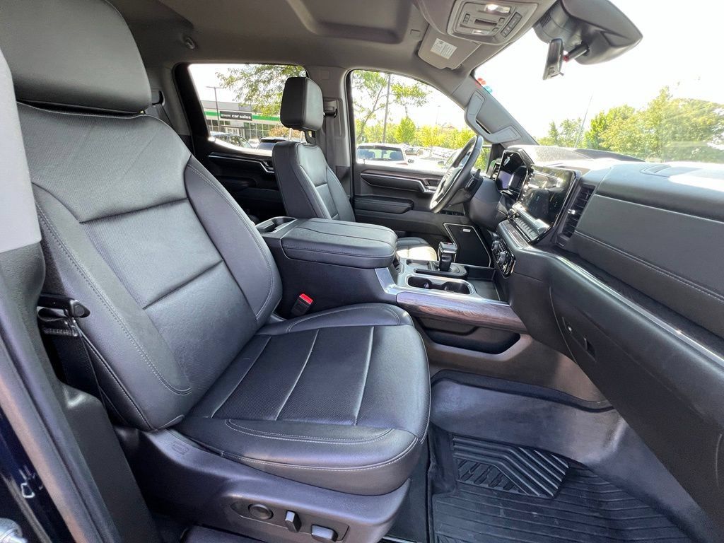 Used 2024 Chevrolet Silverado 1500 LTZ AWD/4WD image 29