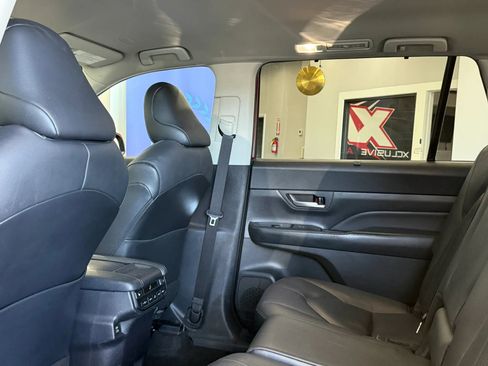 Used 2024 Toyota Grand Highlander AWD image 31