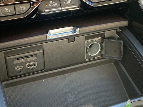 Used 2021 GMC Yukon Denali image 27