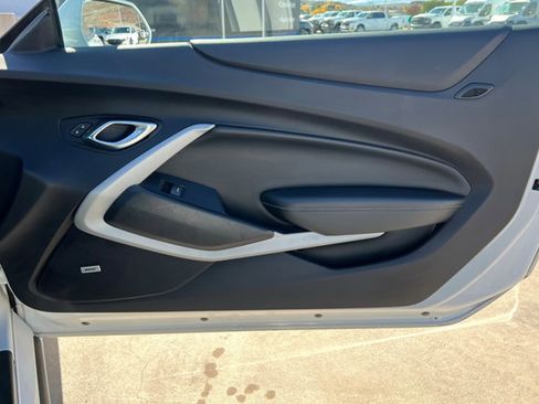Used 2020 Chevrolet Camaro LT w/ Technology Package image 18