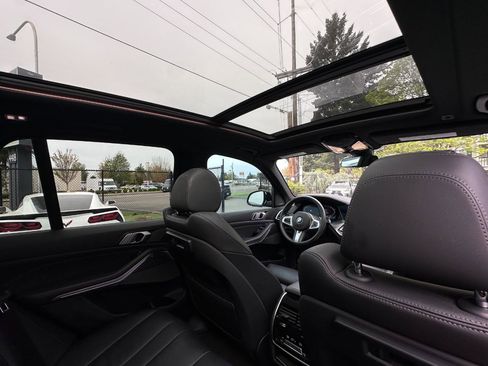 Used 2019 BMW X5 xDrive40i w/ M Sport Package image 28