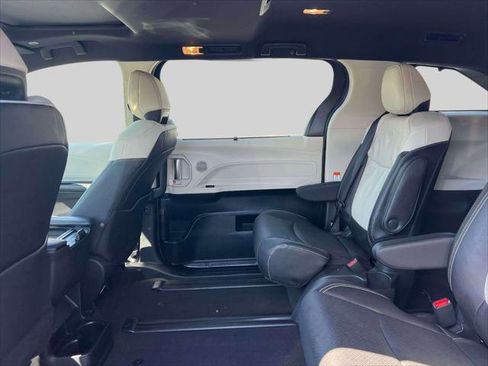 Certified 2025 Toyota Sienna Limited AWD/4WD image 10