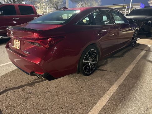 Used 2019 Toyota Avalon Touring w/ Advanced Safety Package image 5