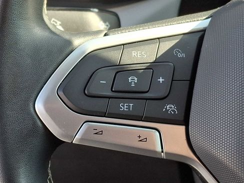 Used 2022 Volkswagen Taos SEL w/ Panoramic Sunroof Package image 18