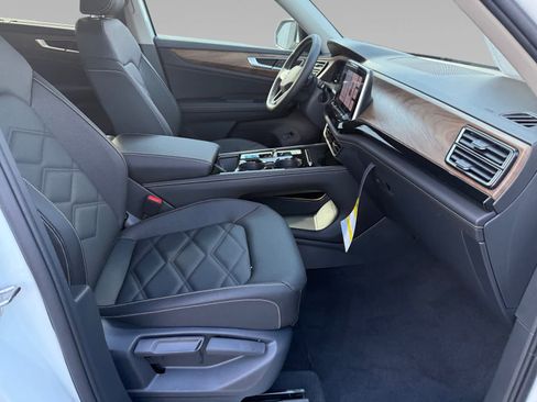 New 2026 Volkswagen Atlas SE image 9