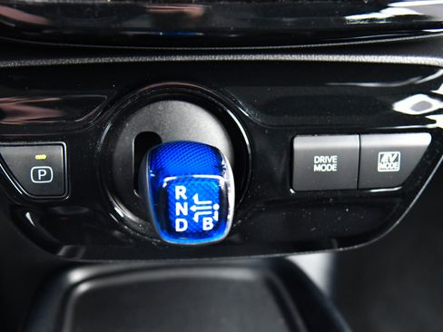 Used 2021 Toyota Prius LE image 21