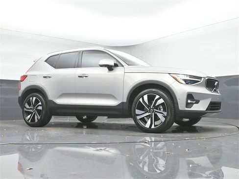 Used 2023 Volvo XC40 B5 Plus w/ Driver Assist Package image 36