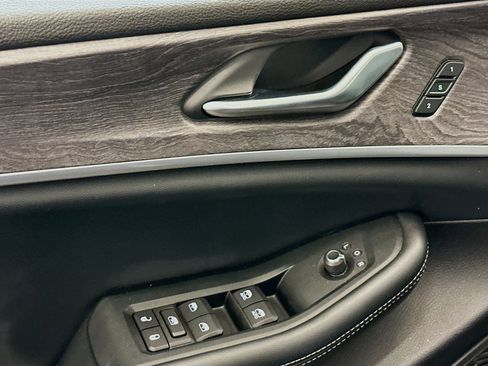 Used 2024 Jeep Grand Cherokee Limited image 15