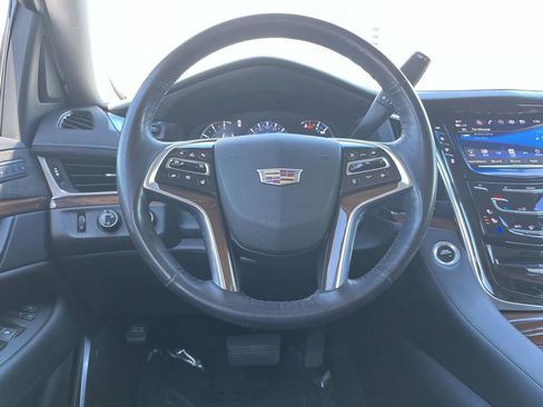 Used 2019 Cadillac Escalade ESV Luxury AWD/4WD image 14