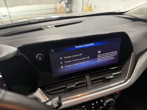 Certified 2025 Chevrolet Trax LT w/ LT Convenience Package FWD image 26