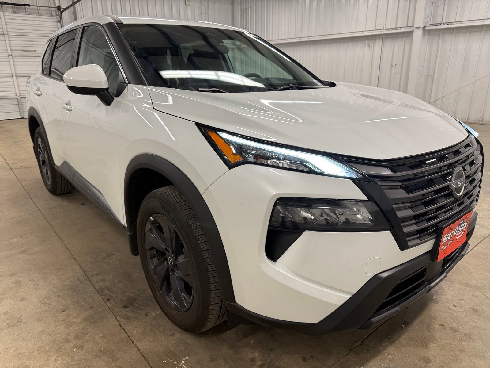 Used 2026 Nissan Rogue SV FWD image 1