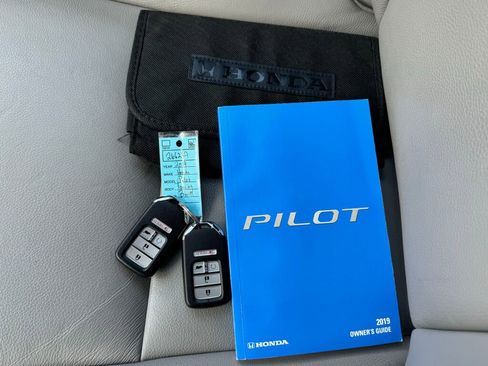 Used 2019 Honda Pilot Touring image 36