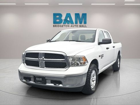 Used 2022 RAM 1500 Classic SLT w/ Protection Group AWD/4WD image 3