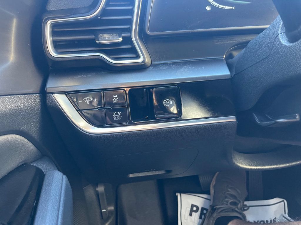 Used 2024 Kia Sportage EX AWD/4WD image 18