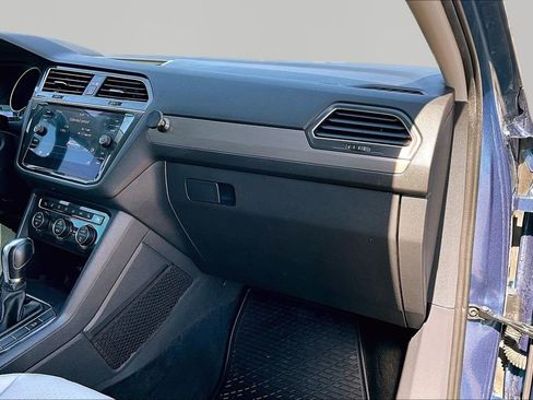 Used 2019 Volkswagen Tiguan SE image 17
