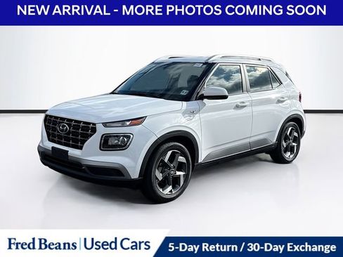 Used 2023 Hyundai Venue SEL image 3