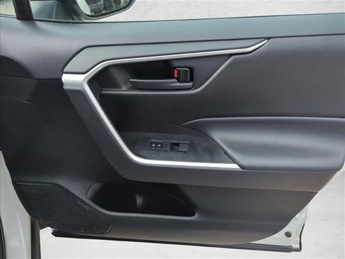 Certified 2021 Toyota RAV4 LE FWD image 24