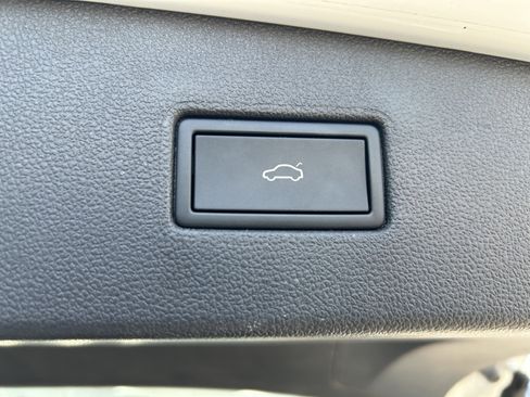 Certified 2024 Volkswagen Tiguan SE R-Line image 28