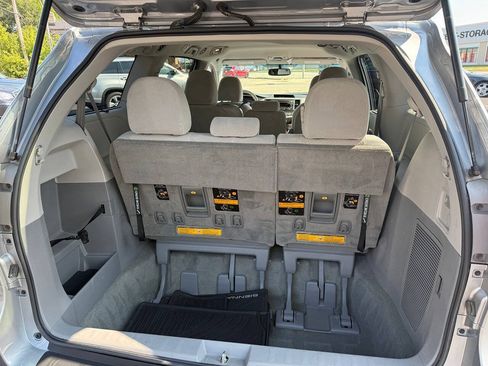 Used 2014 Toyota Sienna LE FWD image 30