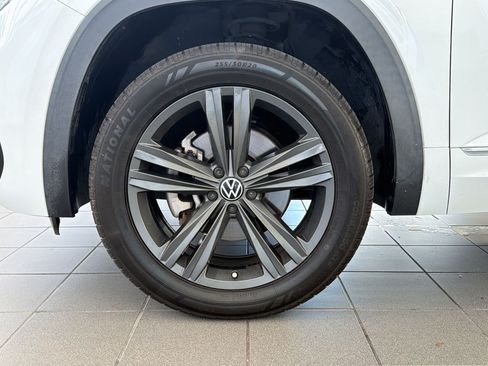 Used 2021 Volkswagen Atlas SE w/ Panoramic Sunroof Package FWD image 13